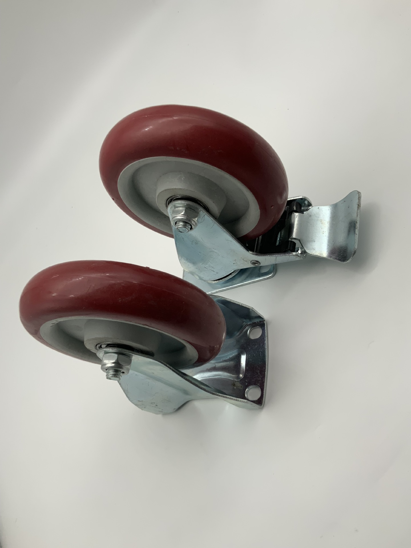 Shuzan heavy-duty universal flat-bottomed movable rubber trolley wheels with brake red wheels and other universal window accessories Application Scenario