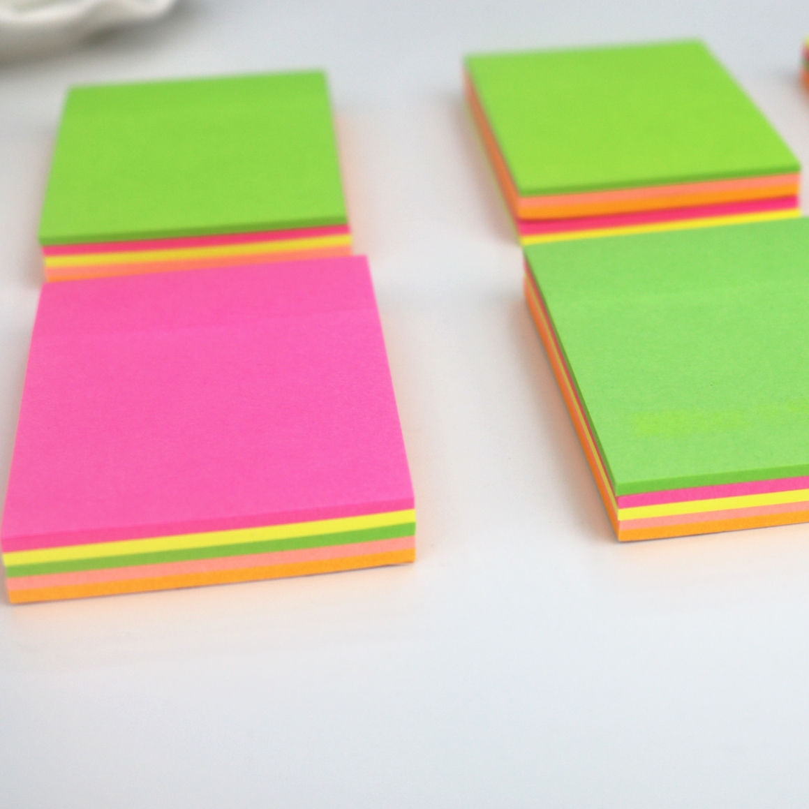 Wanbang Sticky Note 1807 Fluorescent Stacked 5-color 100-page N Times Sticky Note Notebook 76*51mm Item Picture