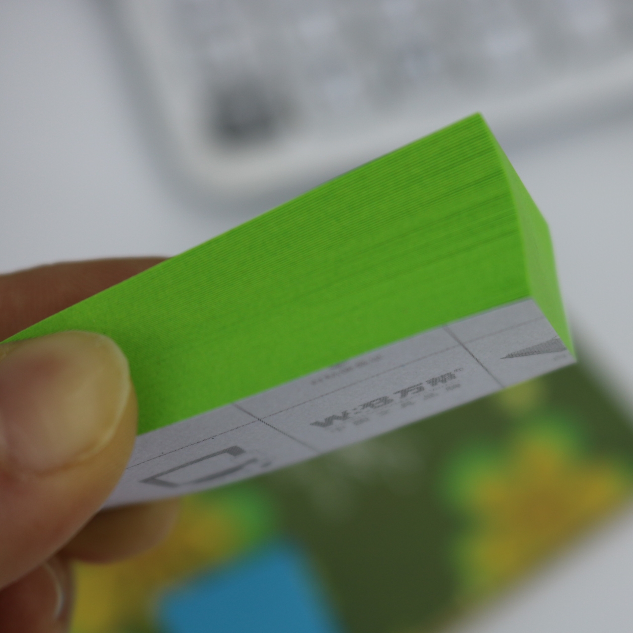 Wanbang Stationery wb-1846 sticky Notes n times, fluorescent three color Pepsi stickers, tear-off small notebooks, Han Application Scenario