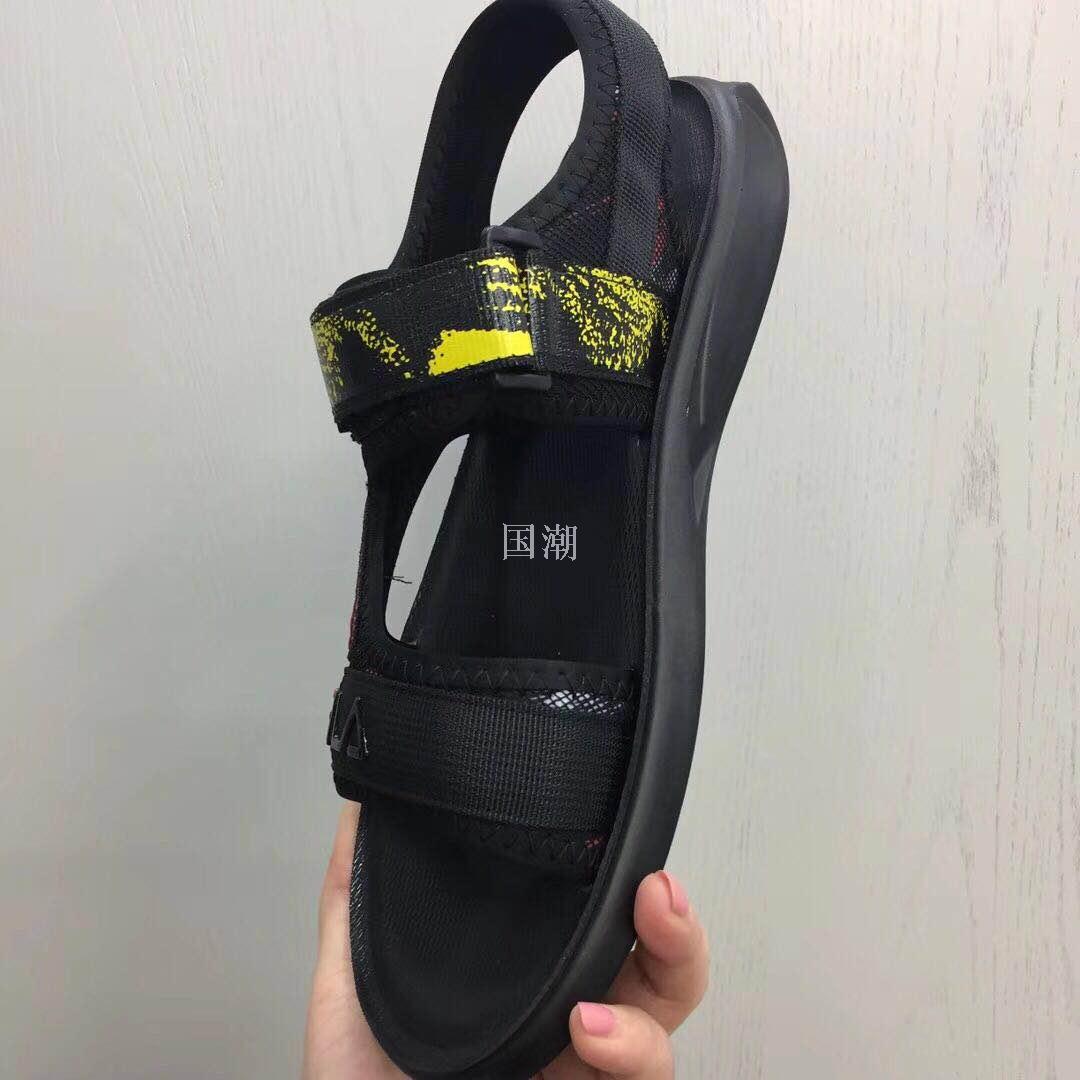 男式凉拖实物图
