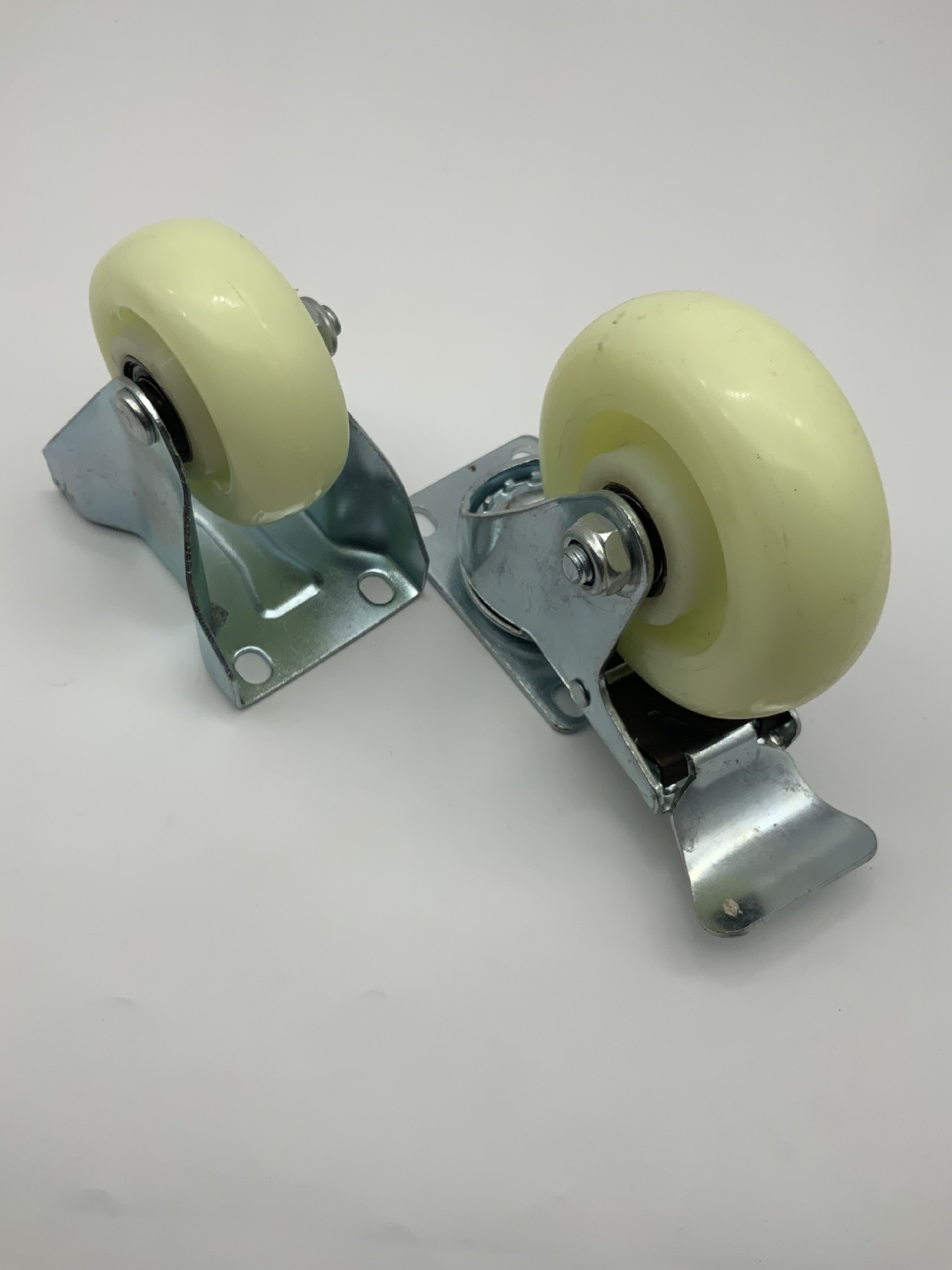 High-Quality Swivel Casters With Milky White Flat Bottom And Brakes details Picture