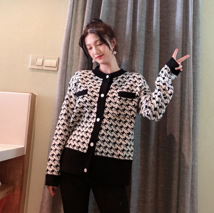 A short knitted cardigan with a checkered pattern for women's wear, a stylish and versatile ins top Specification image