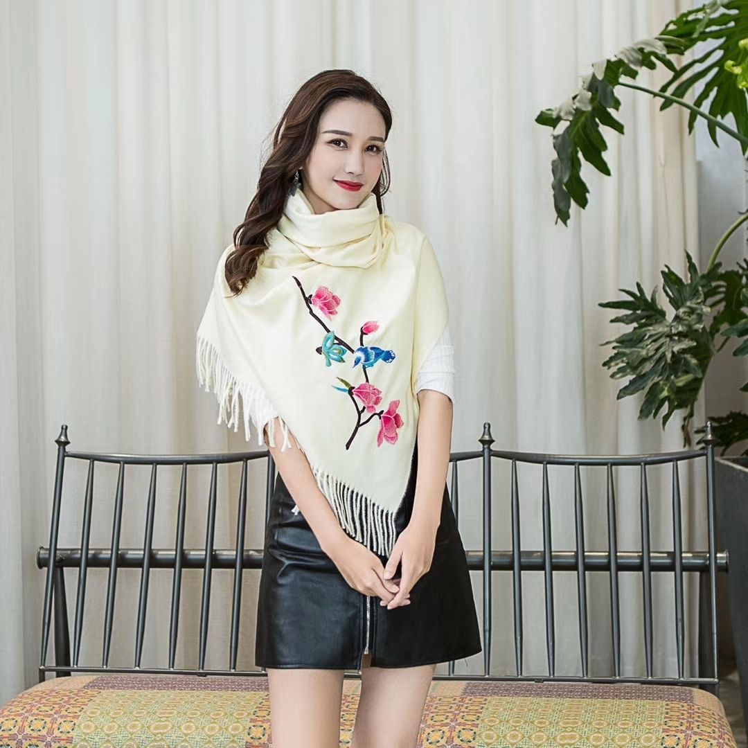 围巾披肩秋冬季羊绒绣花披肩 民族风精品刺绣产品图