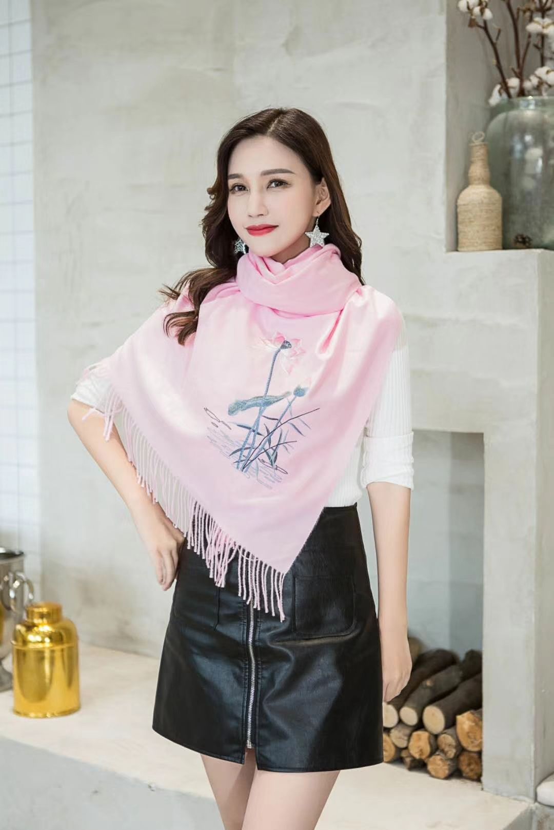 Autumn and winter cashmere embroidered shawls, ethnic style fine embroidery Application Scenario