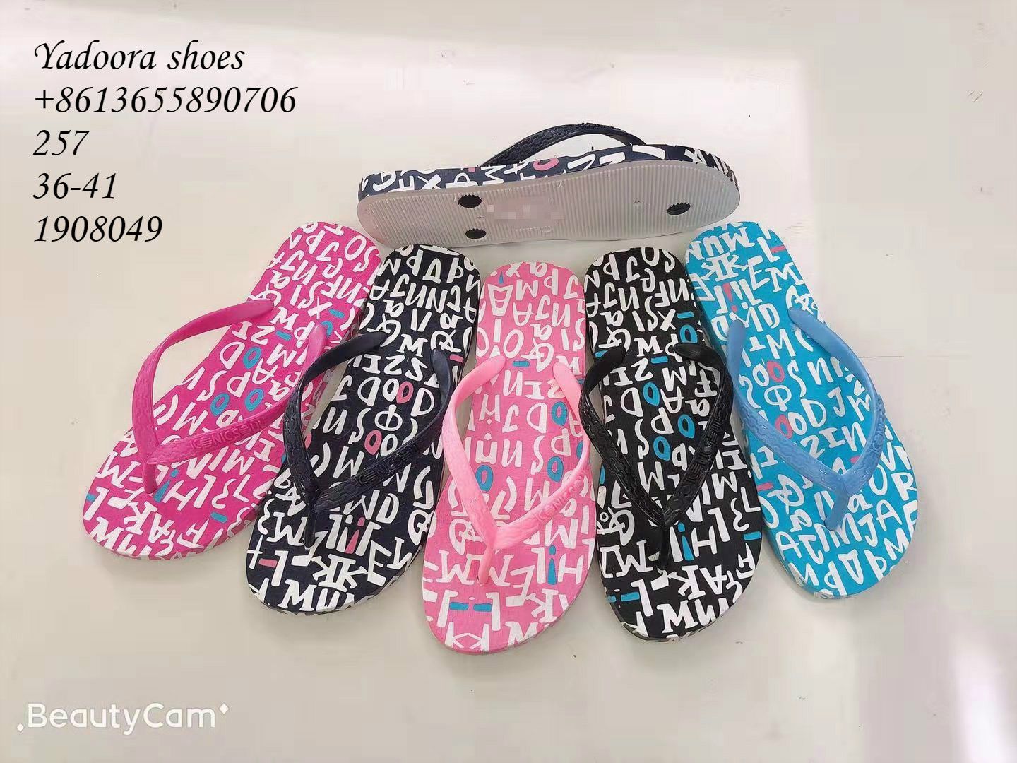 Simple flip-flops Fashion flip-flops