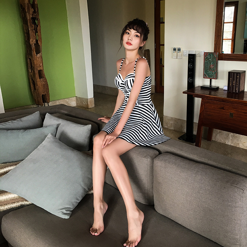 A large number of spot steel support small breasts together one-piece skirt swimsuit conservative show thin cover belly hot spring sexy swimsuit women details Picture