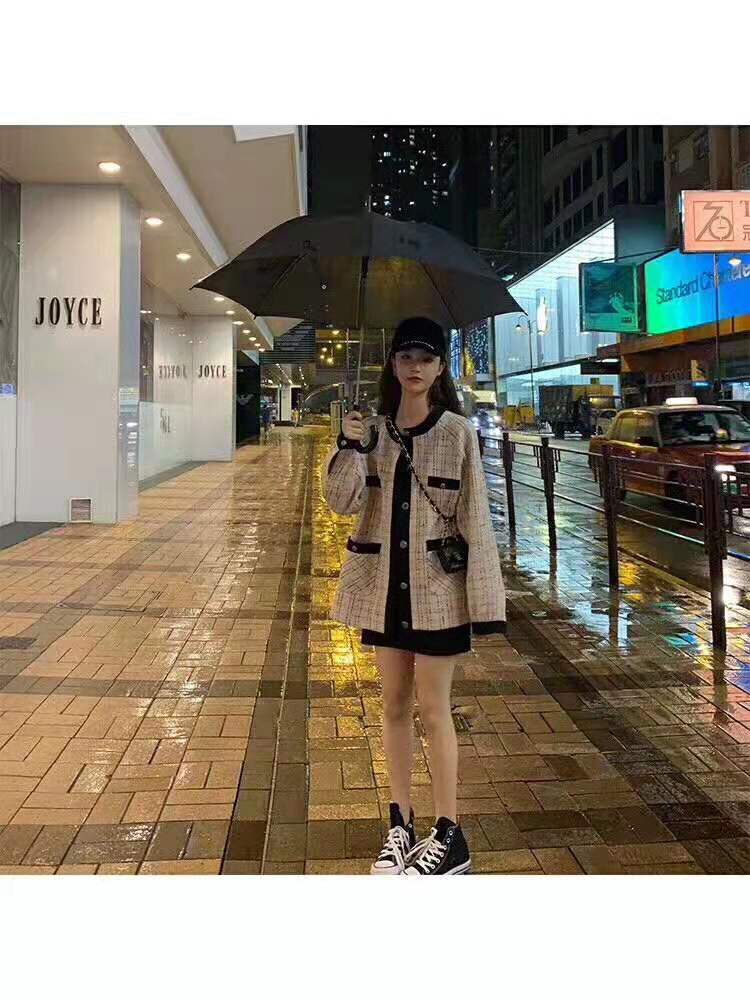 The chic and stylish top is a small chanel-style color-blocking coat that every gentle girl should have Item Picture