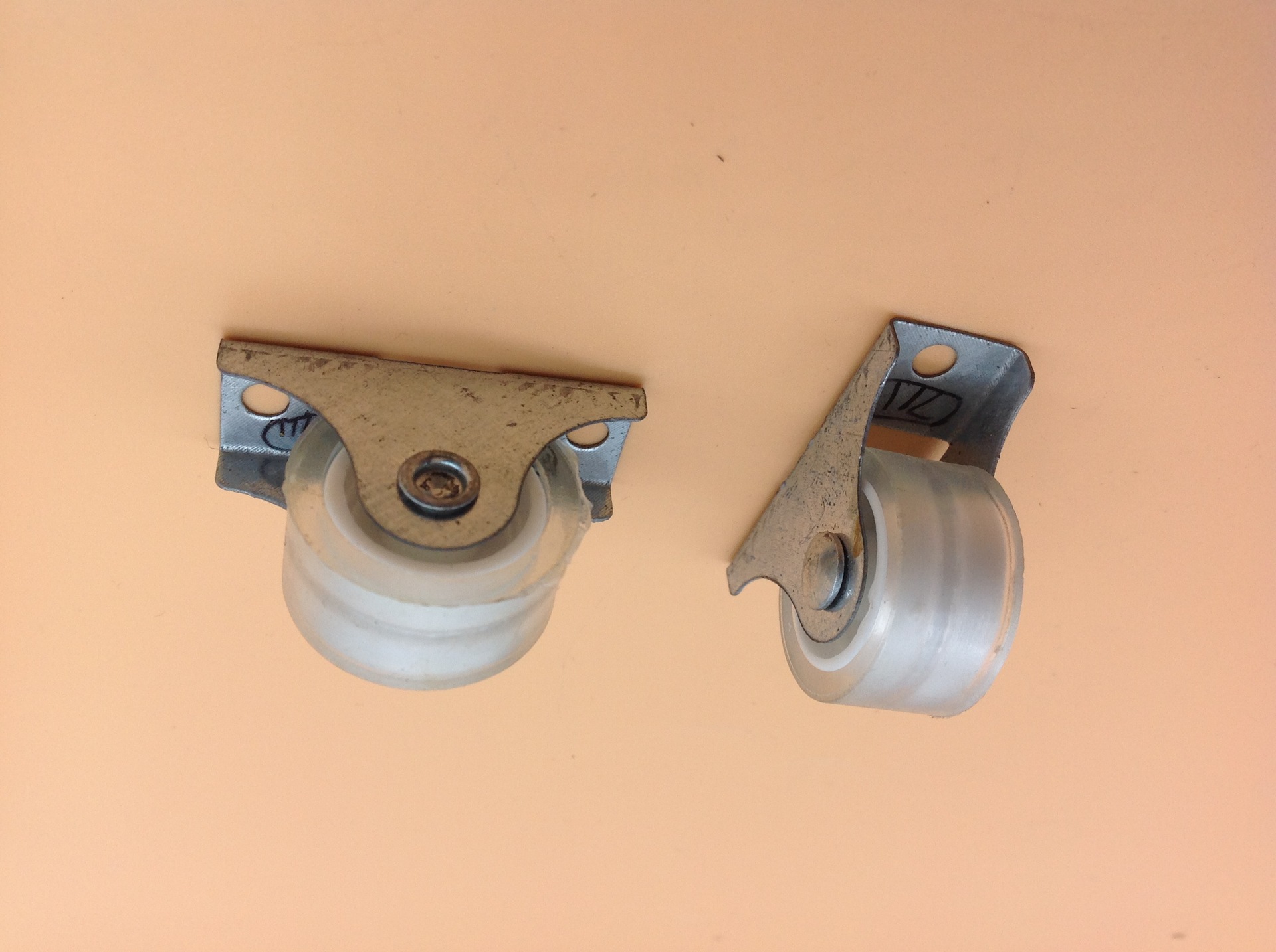 Furniture hardware cabinets Plastic small castor flat high quality castor furniture hardware accessories