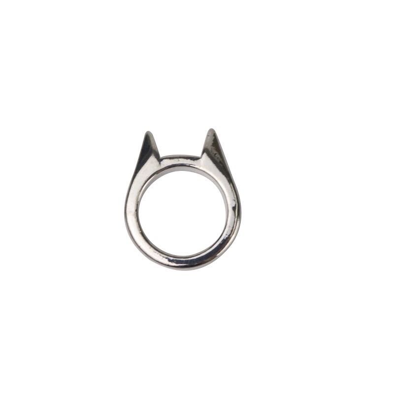 Edc Multi-Functional Ring Protective Cat Ring Finger Buckle Outdoor Pendant Application Scenario