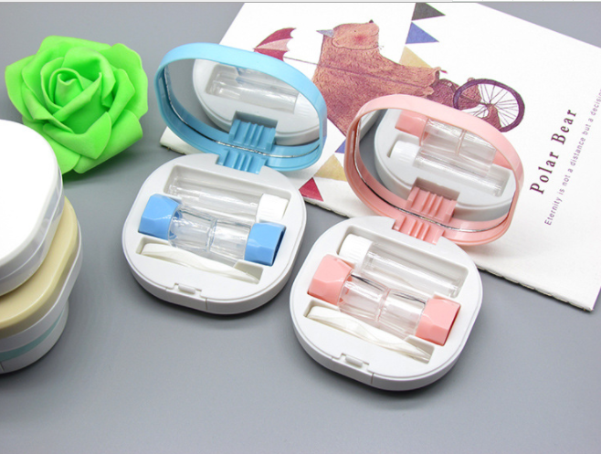 The new contact lens case is of high quality. It features a RGP hard companion box with a glossy cosmetic contact lens case and an integrated suction rod Application Scenario