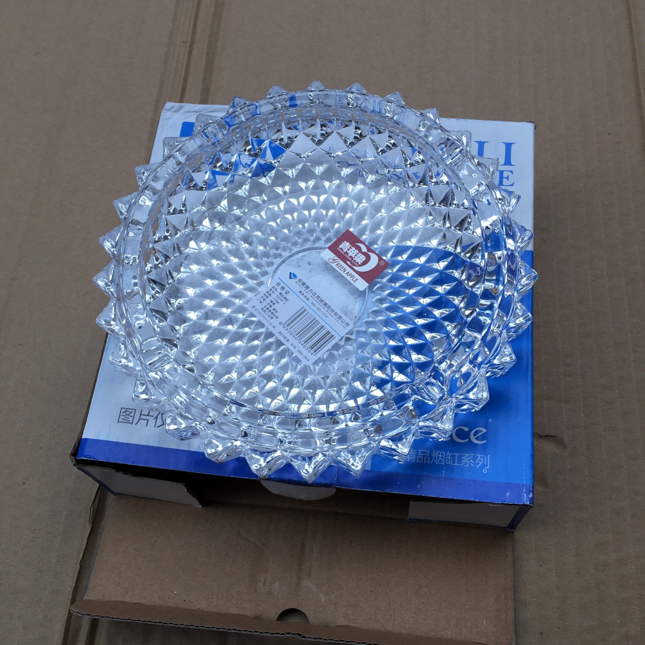 家用烟灰缸实物图