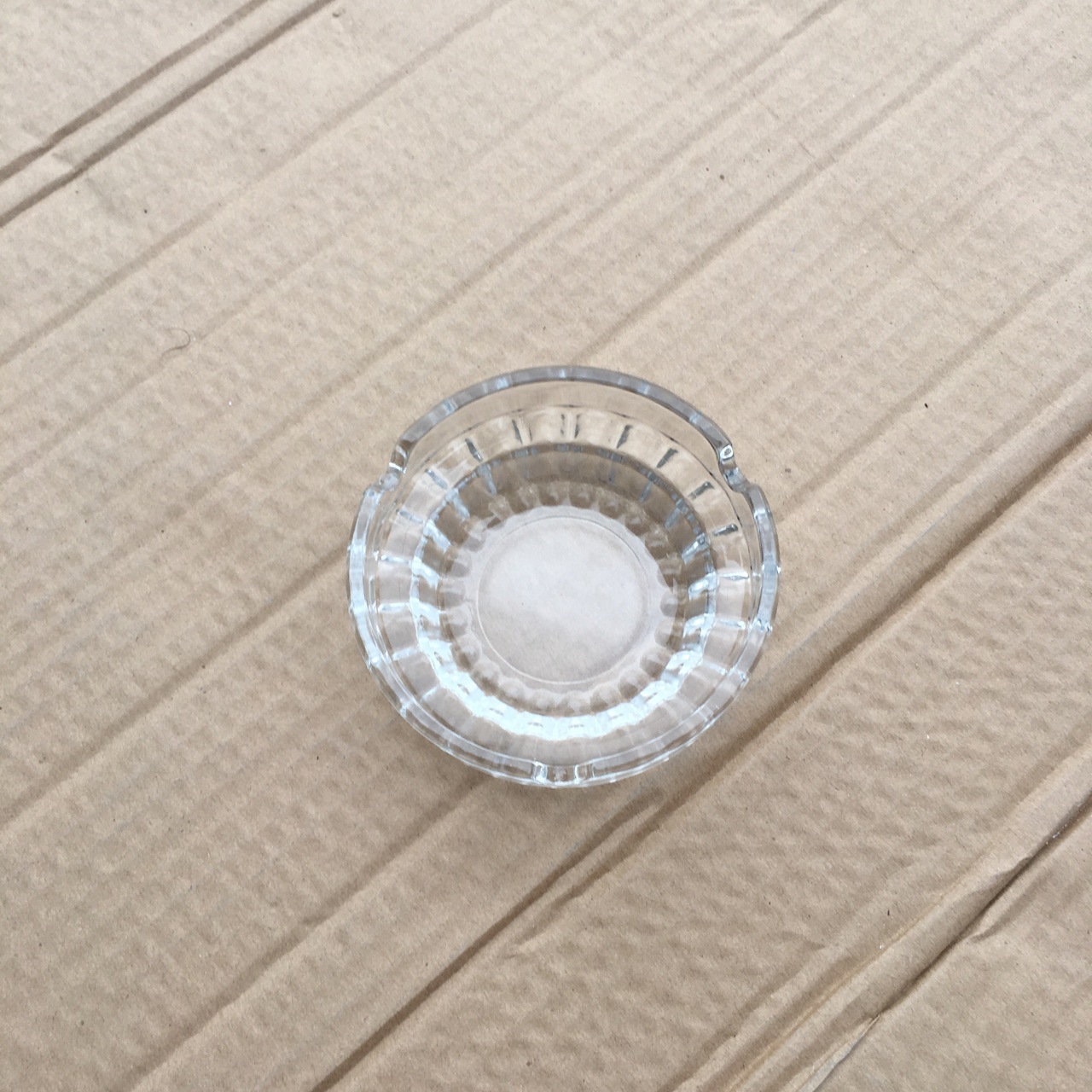 小号圆形精美烟缸 小葵花烟灰缸玻璃透明家用KTV 可印logo加广告产品图