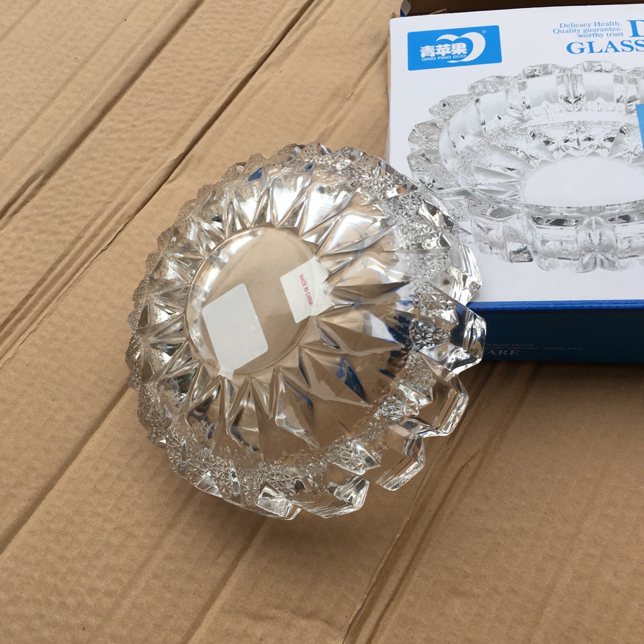 家用烟灰缸实物图