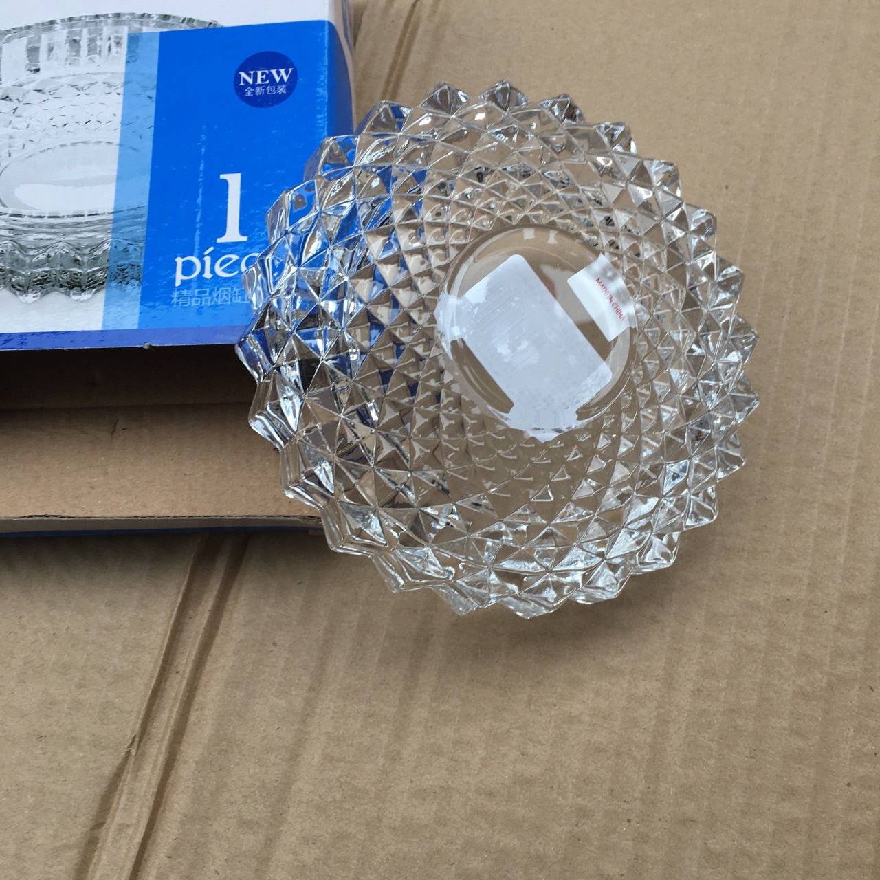 家用烟灰缸实物图