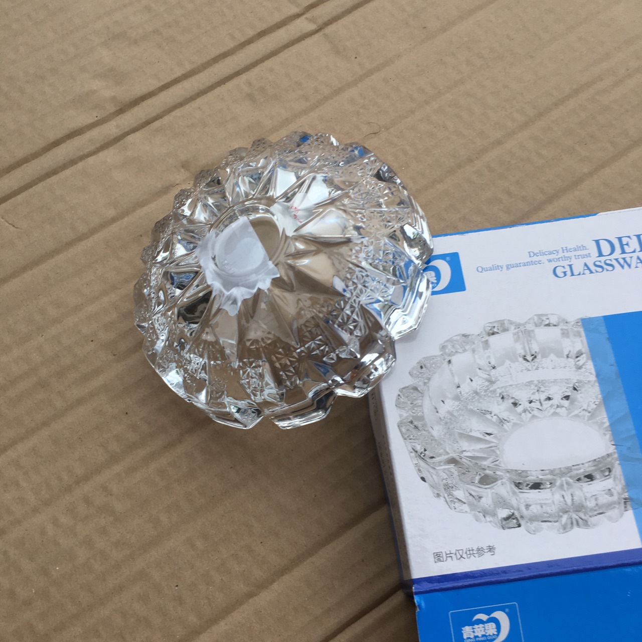 家用烟灰缸实物图