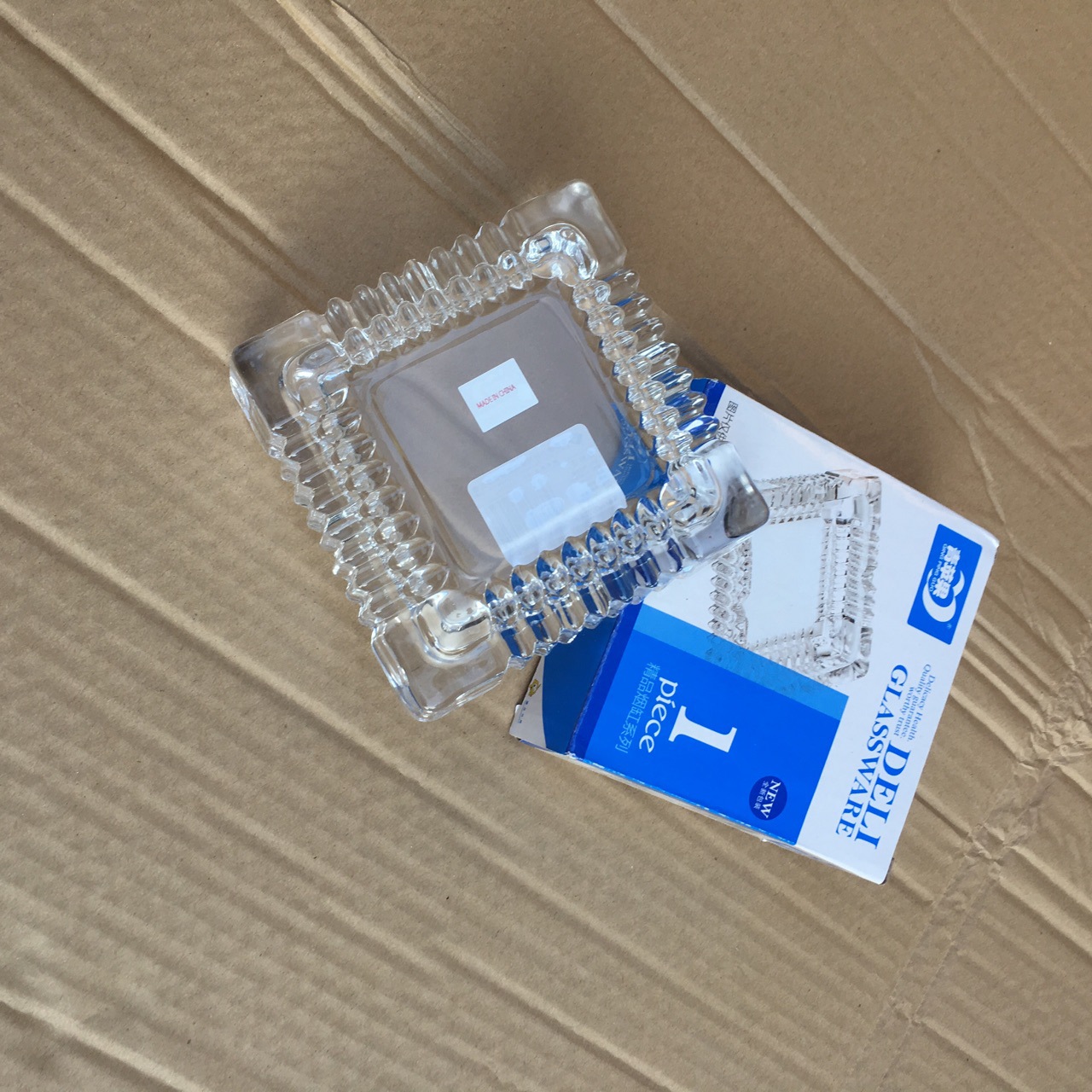 家用烟灰缸实物图