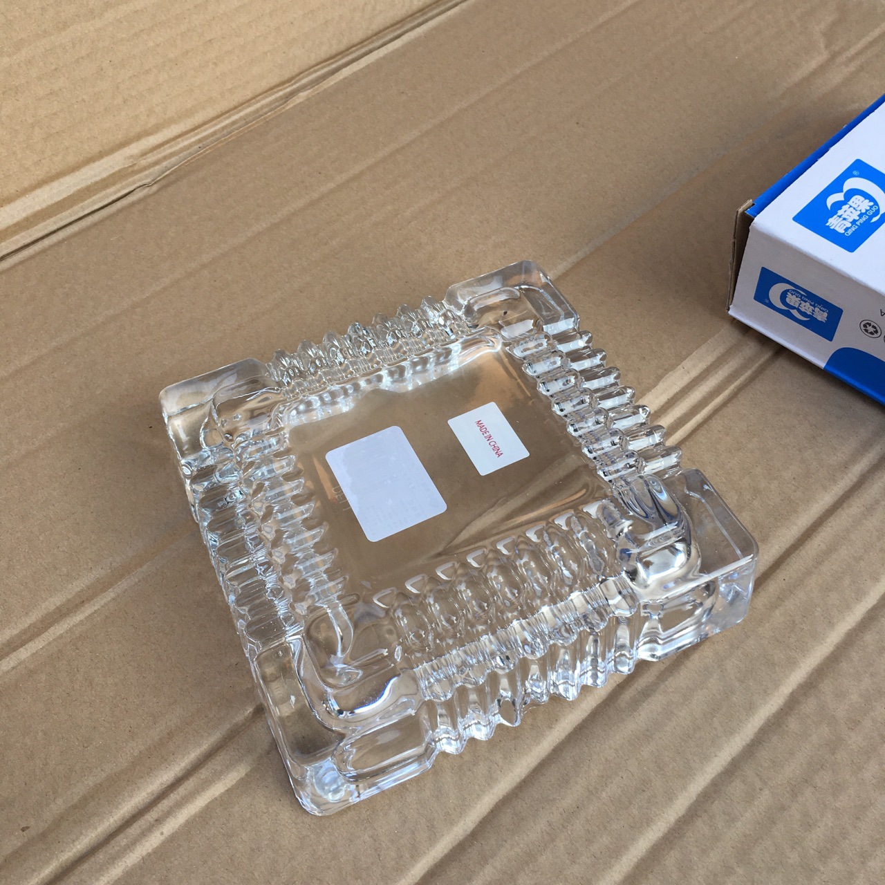 家用烟灰缸实物图
