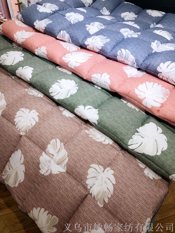 Yiwu Good Goods Arctic Warm Velvet Fabric First Grade Feather Silk Cotton Filling Thick Warm Winter Quilt Series Item Picture