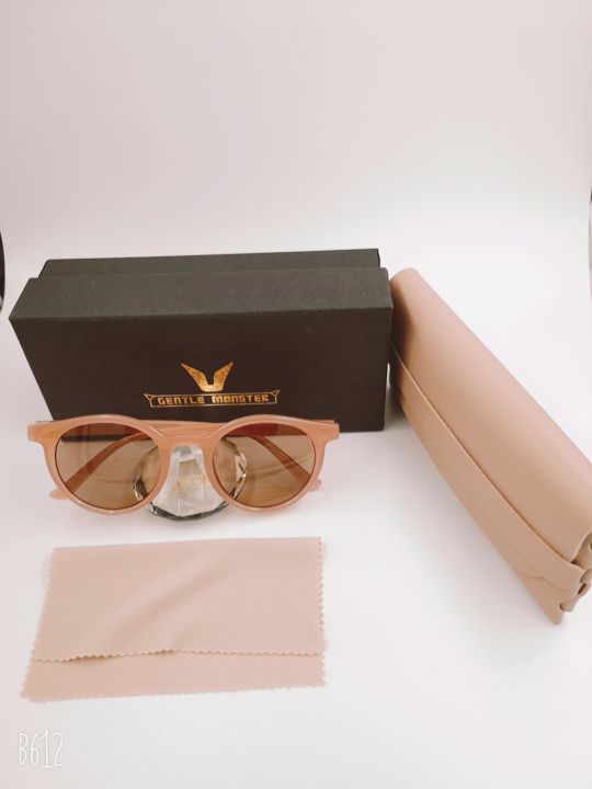 Candy glasses V brand, the same style as celebrities Application Scenario