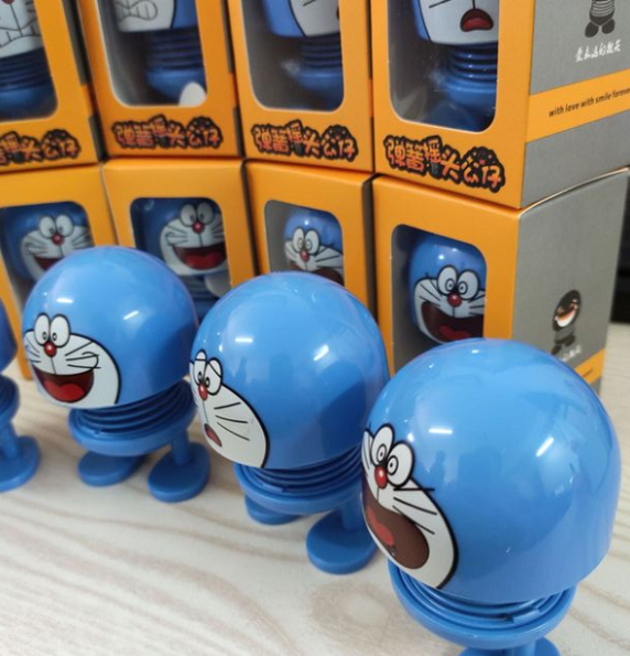 弹簧摇头公仔卡通叮当猫车载表情包汽车摆件车内装饰用品抖音白底实物图