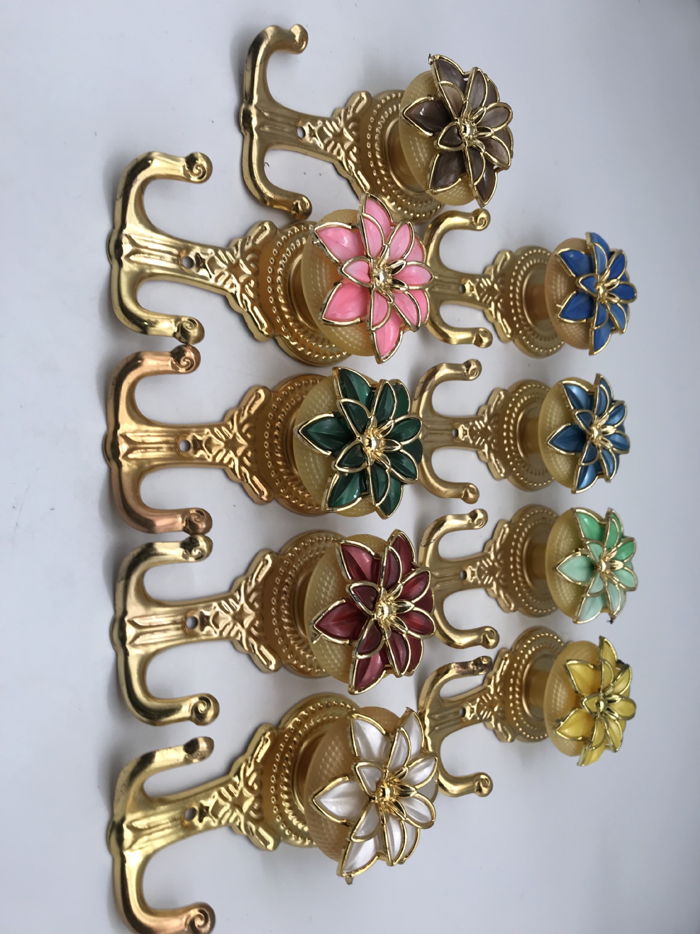 High-Quality Plastic Coat Hooks For The Painting Table details Picture