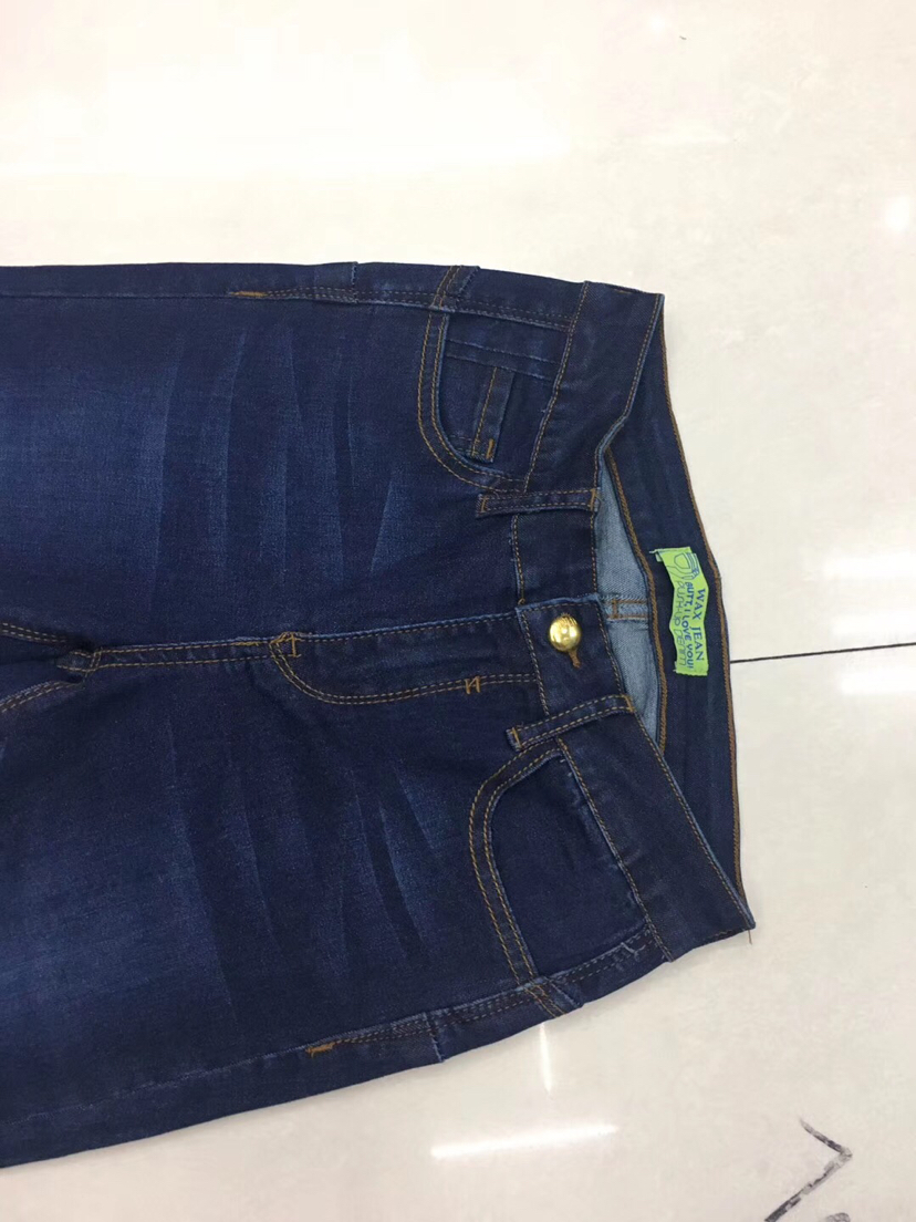 库存 2万条高弹力小脚牛仔裤26-32码还没洗水细节图