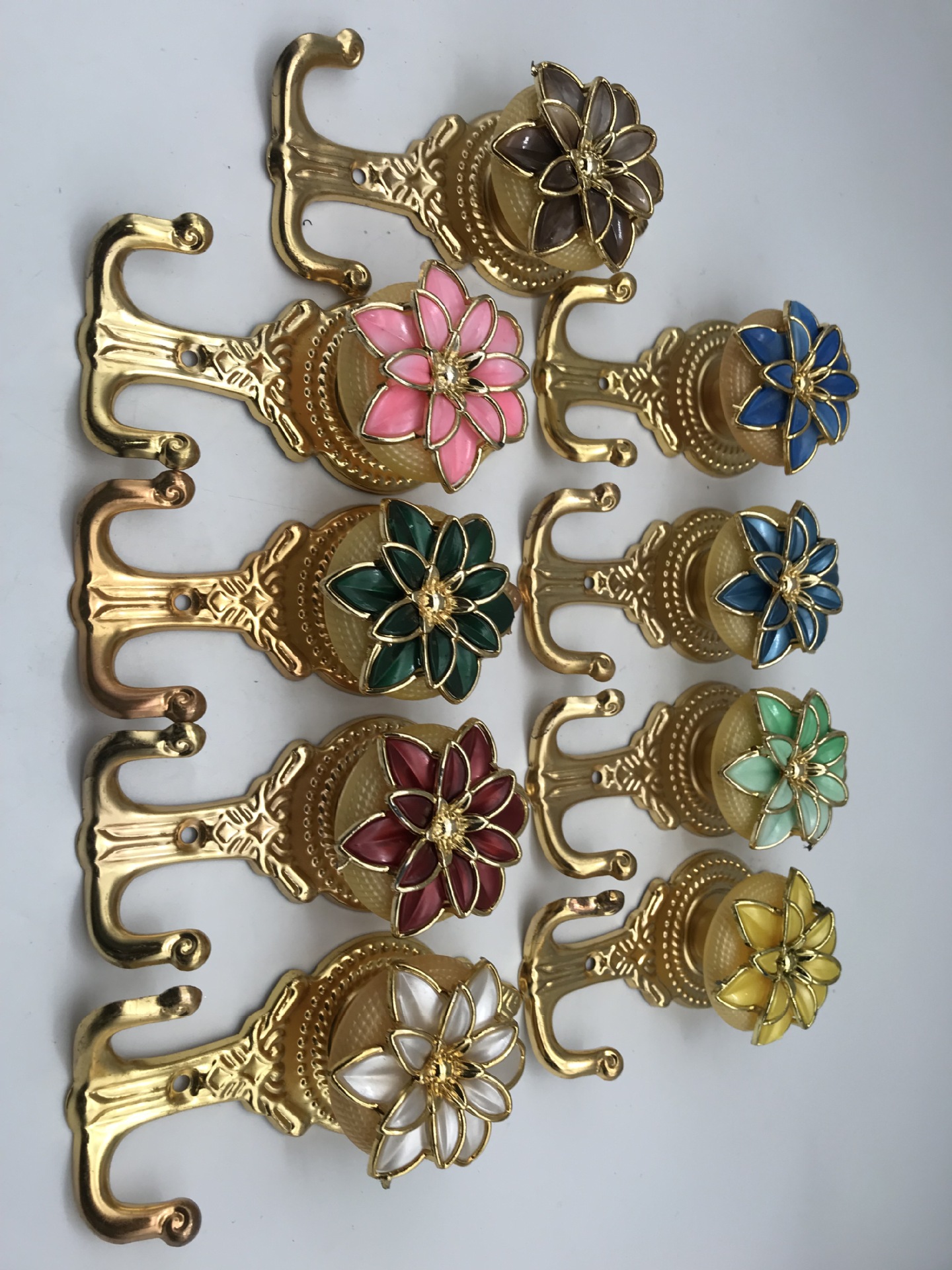 High-Quality Plastic Coat Hooks For The Painting Table