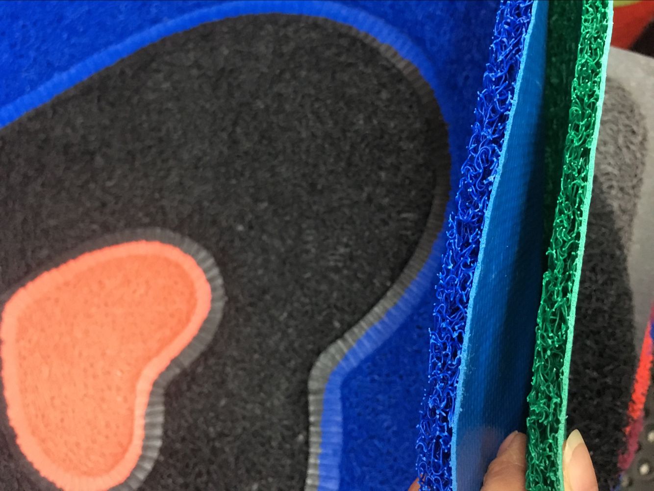 Thin round brushed puzzle floor mat, brushed splicing mat, PVC floor mat, anti-slip foot mat, door mat Application Scenario