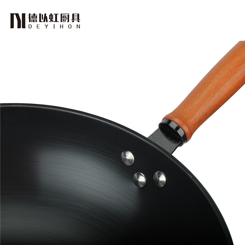 Factory direct sales of De Yi Hong 34cm iron wok, truly rust-free, uncoated wrought iron flat-bottomed universal kitchen wok details Picture