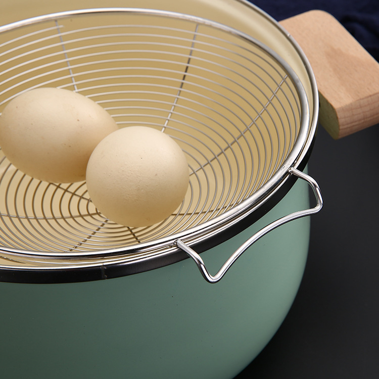 304 stainless steel large strainer for hot pot, household small strainer for scooping noodles, oil filter screen, sieve filter, kitchen strainer Application Scenario