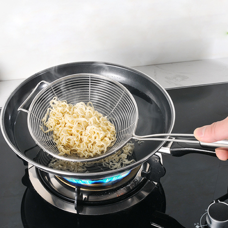 304 stainless steel large strainer for hot pot, household small strainer for scooping noodles, oil filter screen, sieve filter, kitchen strainer details Picture