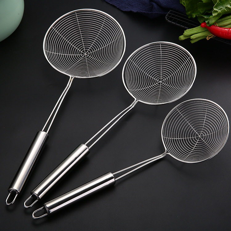 304 stainless steel large strainer for hot pot, household small strainer for scooping noodles, oil filter screen, sieve filter, kitchen strainer