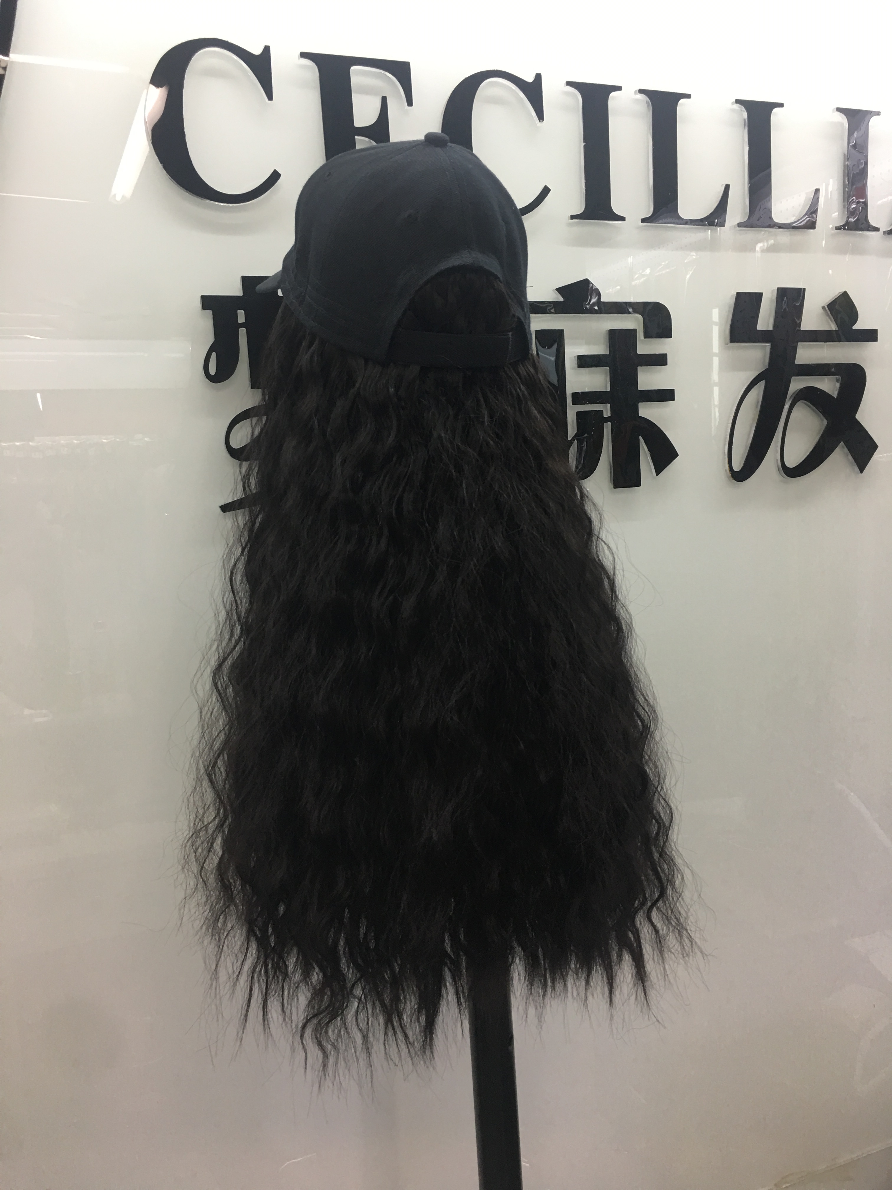A baseball cap, wig, long female hair cap, long curly hair, wool curls, corn perm, natural Internet celebrity full head set, hair cover Application Scenario