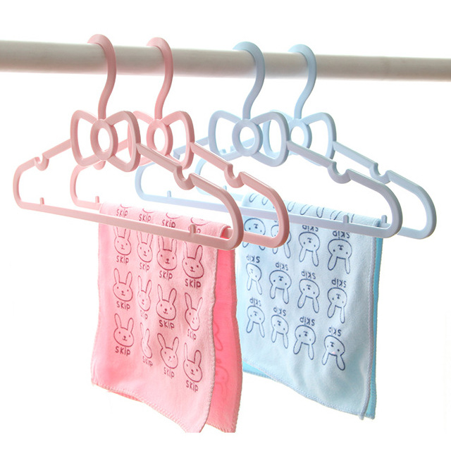Creative seamless plastic clothes hanger, underwear hanger, baby clothes drying rack, cartoon bow hanger