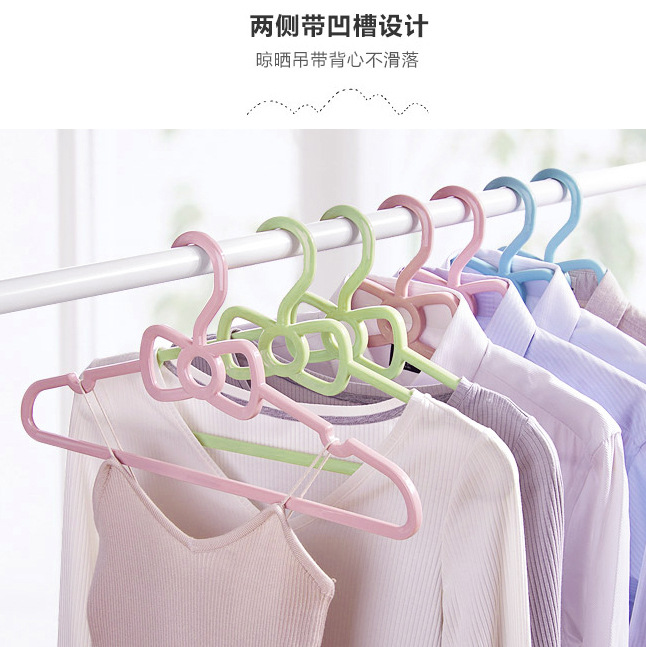 Creative seamless plastic clothes hanger, underwear hanger, baby clothes drying rack, cartoon bow hanger details Picture