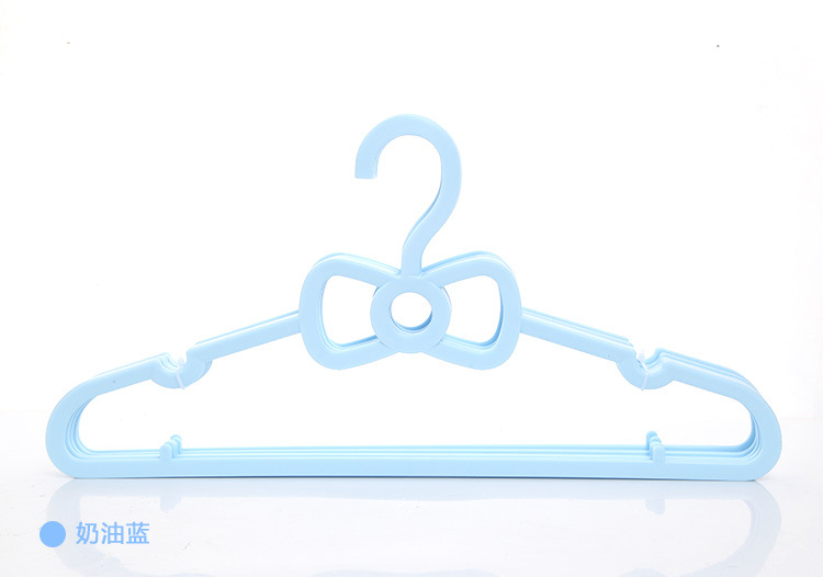 Creative seamless plastic clothes hanger, underwear hanger, baby clothes drying rack, cartoon bow hanger Application Scenario