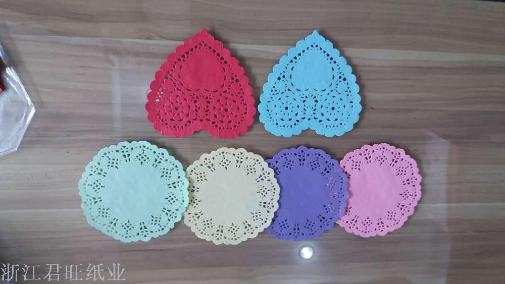 Paper pads used in a wedding catering setup