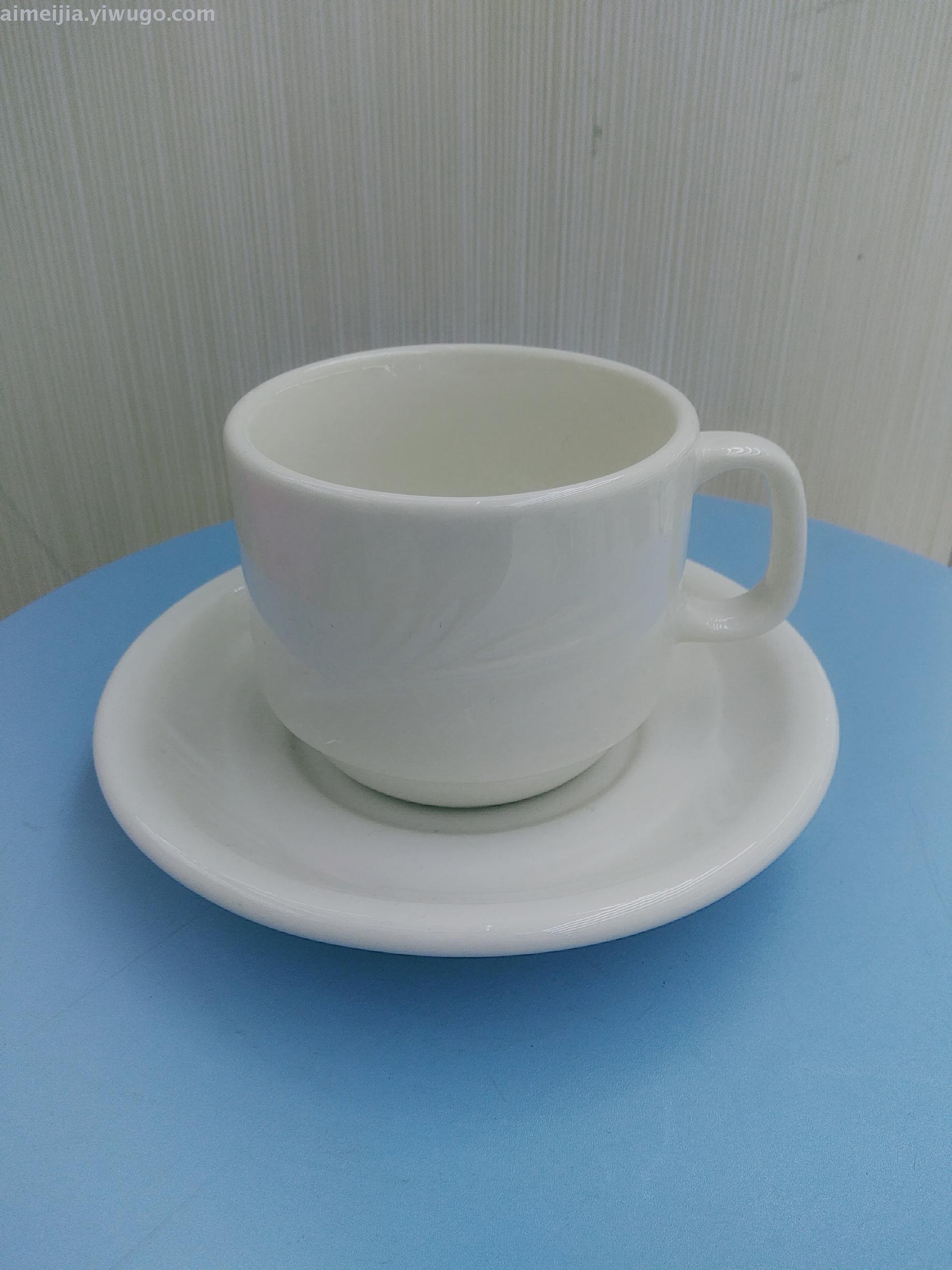 白色咖啡陶瓷杯