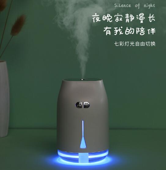 U Zai Humidifier, USB Mini Car Water Replenisher, Desk and Bedroom Humidifier, Water Replenisher and Moisturizer Application Scenario