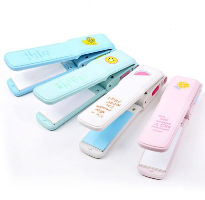 Factory direct sales of mini dry and wet dual-purpose wide plate electric straighteners, cute hair perming devices and creative hair straighteners wholesale