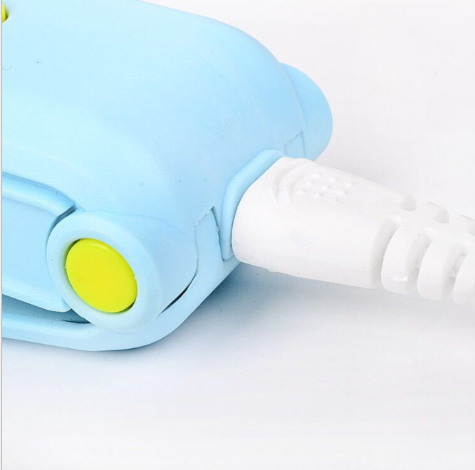 Factory direct sales of mini dry and wet dual-purpose wide plate electric straighteners, cute hair perming devices and creative hair straighteners wholesale Application Scenario