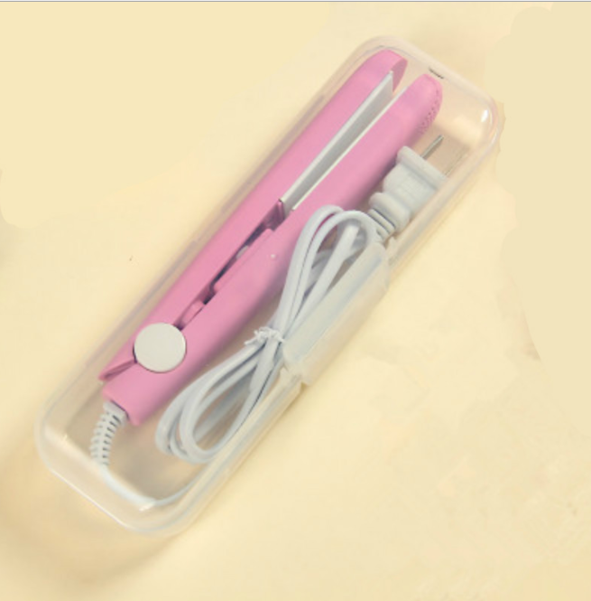This mini electric hair straightener and curling iron can be used for both straightening and curling without damaging hair. It has an inner buckle for air curling Application Scenario