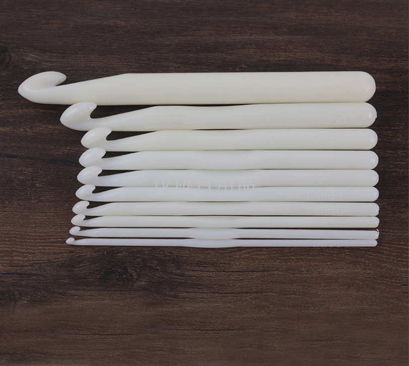 Ivory white plastic crochet Huicai hand-knitted crochet tool series, special crochet for knitted sweaters, blankets and scarves Application Scenario