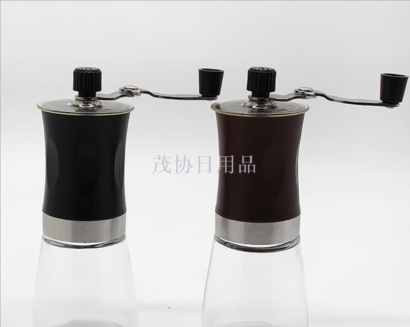 The hand-cranked coffee grinder is convenient for home cleaning. The glass and ceramic grinding core makes life comfortable