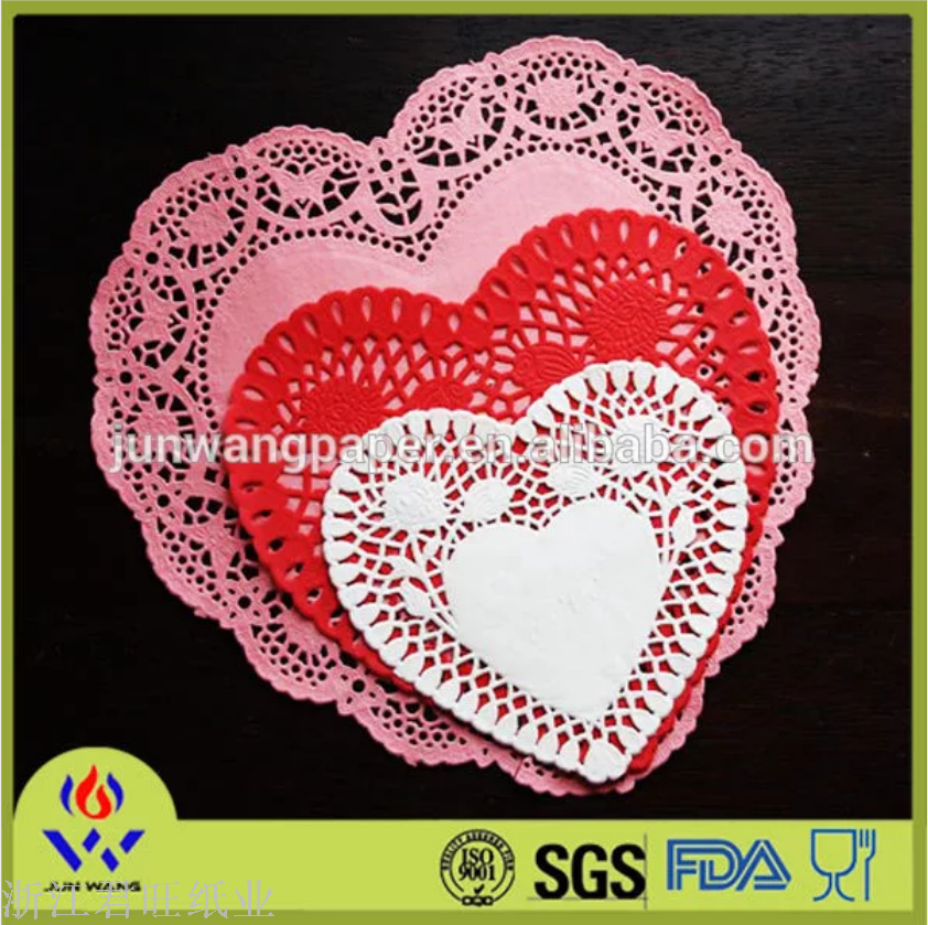 Manufacturers Direct Sales Of Heart Lace Paper Color Heart Cake Through Flower Paper Disposable Grease Cushion Paper Flower Paper