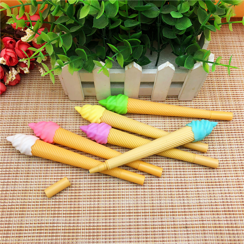 Color ice cream can be used for wiping pens on student stationery thumbnail