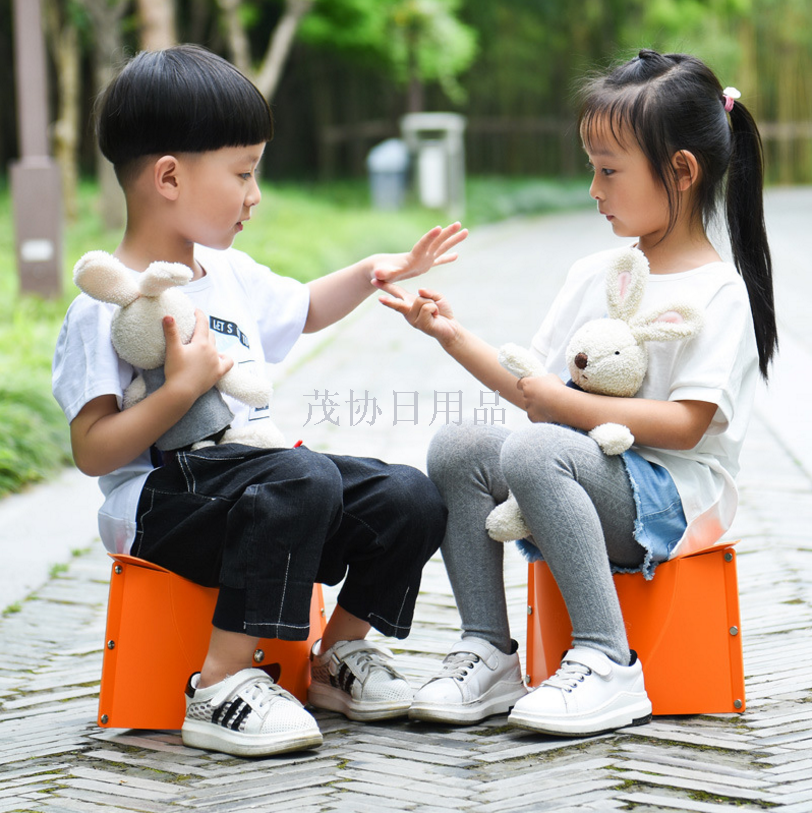 Card-folding stool, outdoor picnic portable multi-functional plastic storage stool, subway, high-speed rail, travel and fishing stool details Picture