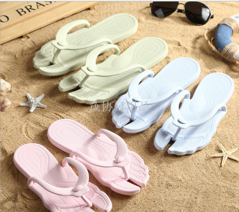 Folding portable travel hotel odorless bath anti-slip slippers couple outdoor beach flip-flops Application Scenario
