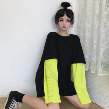 Two long-sleeved lettered tops and a loose mid-length, quirky, and trendy T-shirt for the 2019 autumn and winter holiday will be sent out in one piece Item Picture
