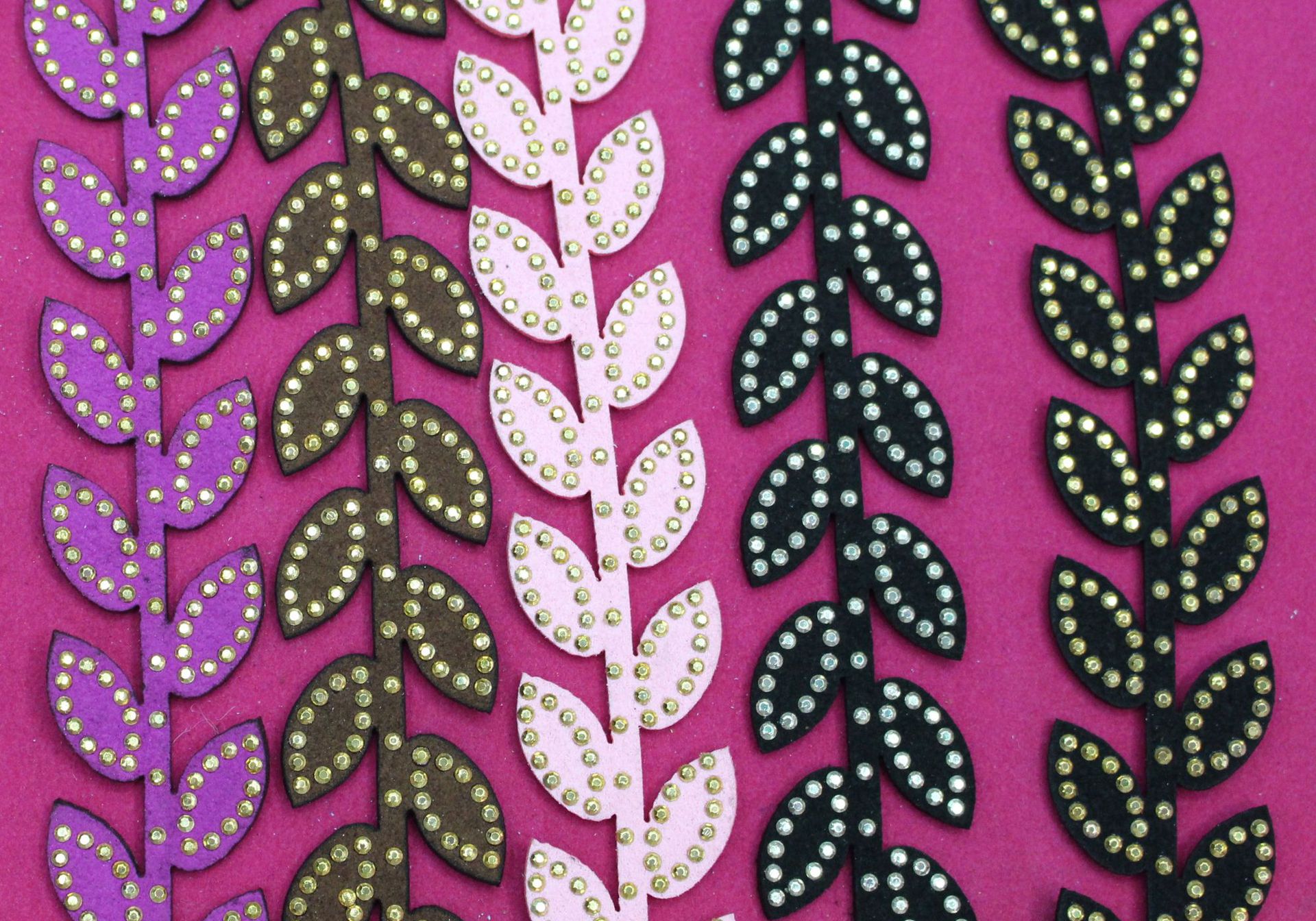 In 2018, you can choose from a wide variety of DIY accessories, clothing accessories, hair accessories, shoes, hats and accessories with ultra-fine velvet leaf embossing diamonds